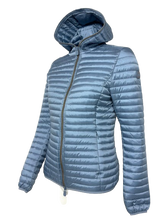 Carica l'immagine nel visualizzatore di Gallery, GIUBBINO DONNA AZZURRO CON CAPPUCCIO
