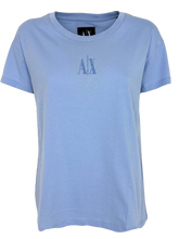 Carica l'immagine nel visualizzatore di Gallery, T-SHIRT DONNA AZZURRA CON LOGO STRASS
