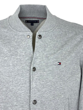 Carica l'immagine nel visualizzatore di Gallery, FELPA UOMO GRIGIA CON BOTTONI
