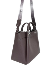 Carica l'immagine nel visualizzatore di Gallery, BORSA MARRONE IN ECO-PELLE
