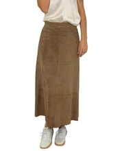 Carica l'immagine nel visualizzatore di Gallery, GONNA DONNA IN CAMOSCIO

