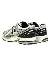 Carica l'immagine nel visualizzatore di Gallery, SNEAKERS UOMO ARGENTO/NERA M1906RER
