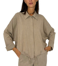 Carica l'immagine nel visualizzatore di Gallery, CAMICIA DONNA BEIGE
