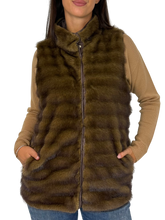 Carica l'immagine nel visualizzatore di Gallery, GILET IN ECO-PELLICCIA DONNA MARRONE
