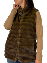 Carica l'immagine nel visualizzatore di Gallery, GILET IN ECO-PELLICCIA DONNA MARRONE

