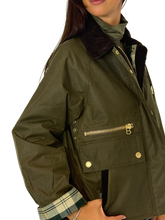 Carica l'immagine nel visualizzatore di Gallery, GIACCA IMPERMEABILE DONNA VERDE MILITARE
