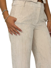 Carica l'immagine nel visualizzatore di Gallery, PANTALONE DONNA PANNA IN VELLUTO
