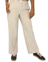 Carica l'immagine nel visualizzatore di Gallery, PANTALONE DONNA PANNA IN VELLUTO
