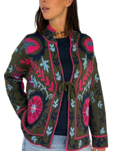 Carica l'immagine nel visualizzatore di Gallery, CARDIGAN DONNA VERDE/FUCSIA FANTASIA GEOMETRICA
