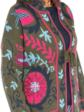 Carica l'immagine nel visualizzatore di Gallery, CARDIGAN DONNA VERDE/FUCSIA FANTASIA GEOMETRICA
