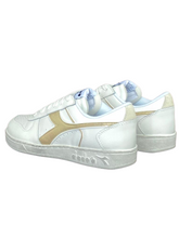 Carica l&#39;immagine nel visualizzatore di Gallery, SNEAKERS DONNA BIANCHE MAGIC BASKET LOW METAL
