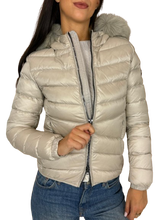 Carica l&#39;immagine nel visualizzatore di Gallery, GIUBBINO DONNA PANNA CON CAPPUCCIO E PELLICCIA
