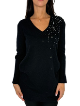 Carica l&#39;immagine nel visualizzatore di Gallery, PULLOVER DONNA NERO CON STRASS
