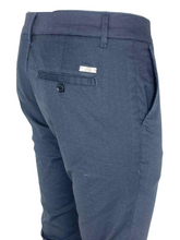 Carica l&#39;immagine nel visualizzatore di Gallery, PANTALONE UOMO BLU IN MICROFANTASIA
