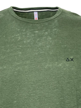 Carica l&#39;immagine nel visualizzatore di Gallery, T-SHIRT UOMO VERDE 100% LINO
